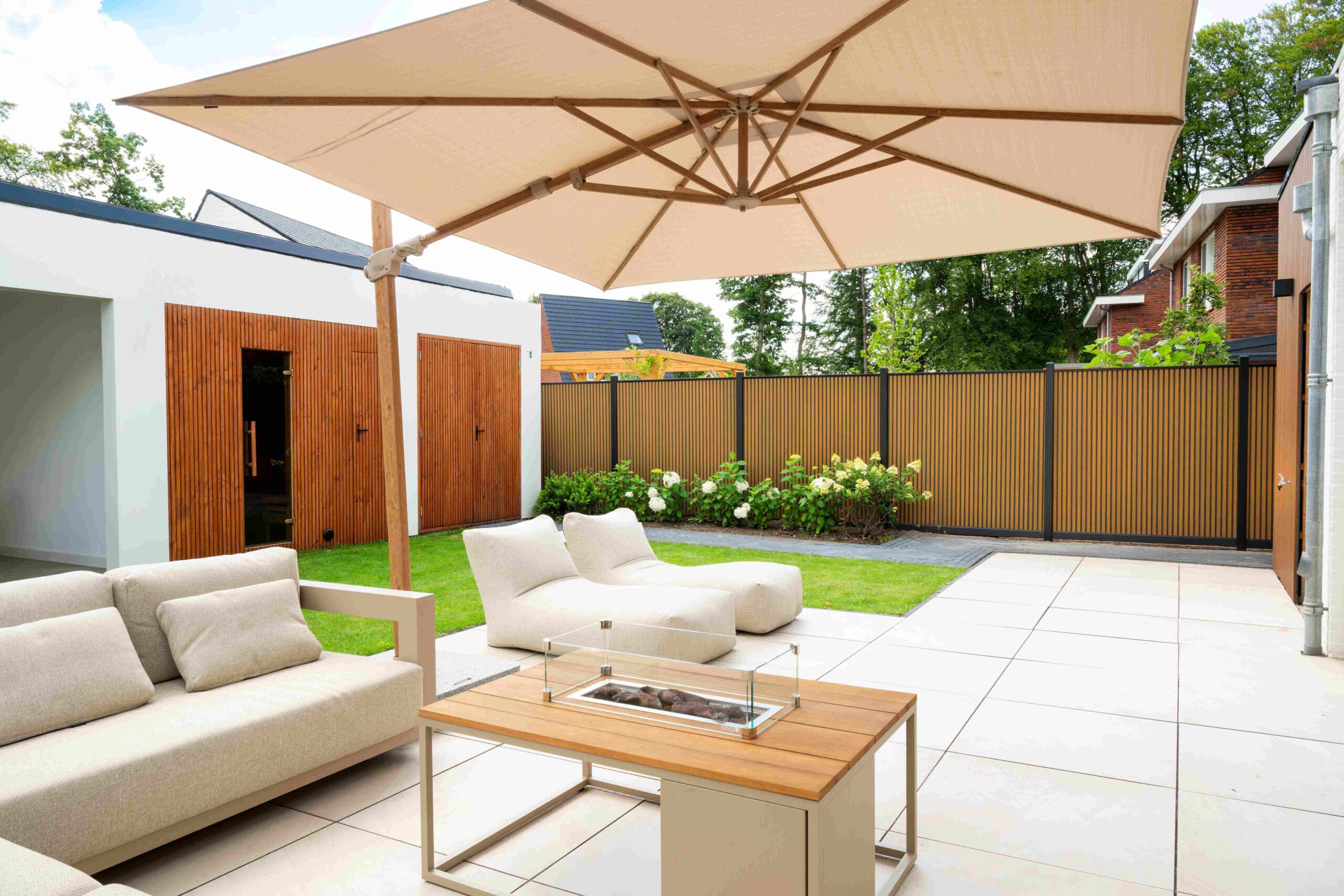 WPC-Zaun Rhombus Eiche Vertikal – Bild 2