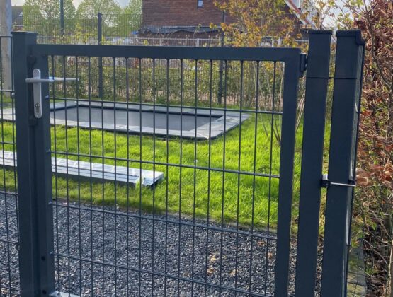 looppoort dubbelstaafmat 6 5 6 in tuin